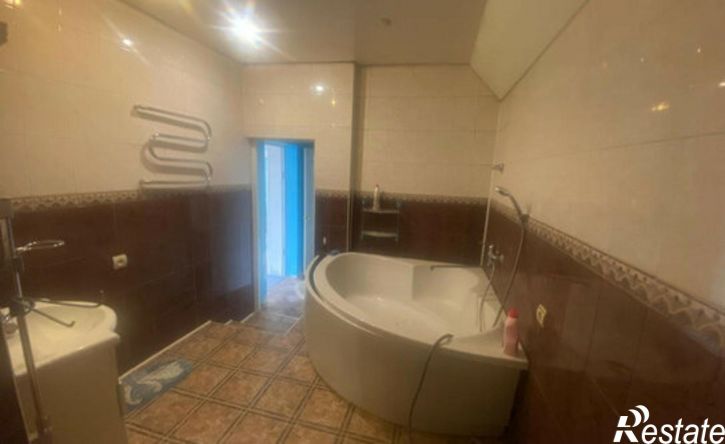 3-комн квартира ул Розы Землячки, 20,  д. 20